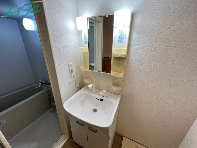 洗面設備　別部屋反転画像参考