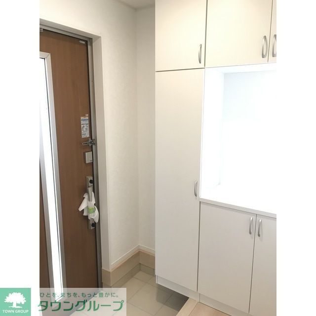 玄関　お問い合わせはタウンハウジングまで