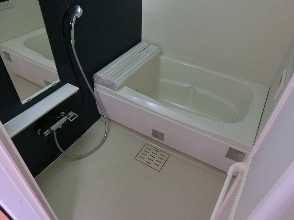 バス・シャワールーム　※同アパートのものを使用しております