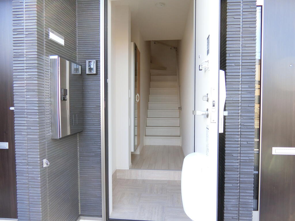 玄関　※同アパートのものを使用しております