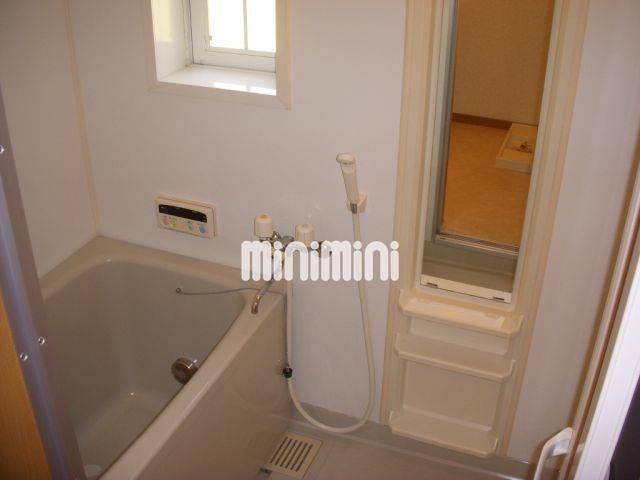 バス・シャワールーム　大きな鏡が付いたお風呂です