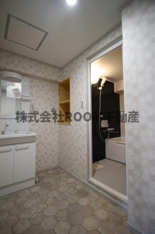 洗面設備　スペースが確保できる洗面所です