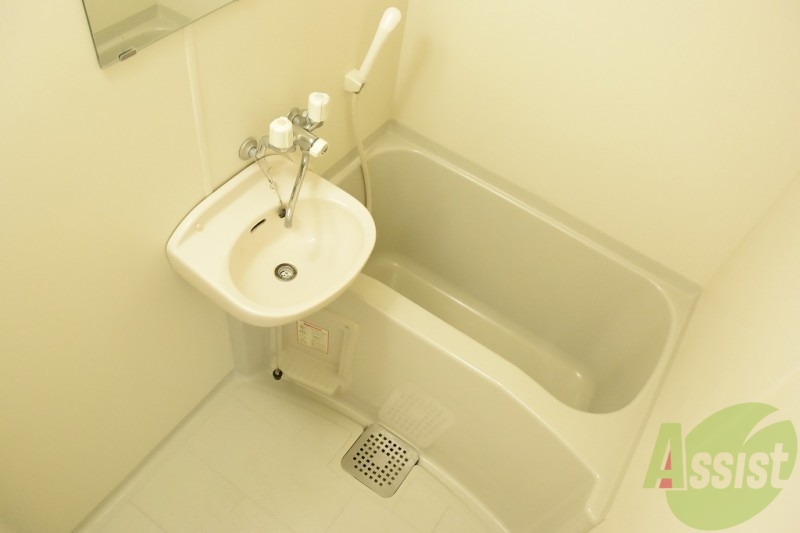 バス・シャワールーム　１日の疲れを癒せます