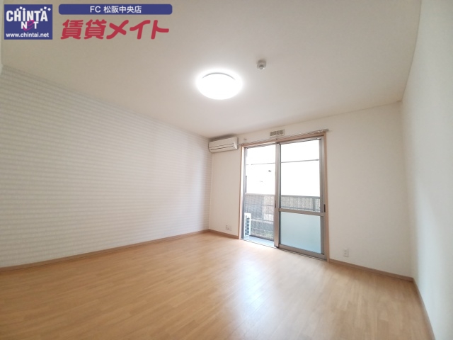 居室・リビング　同物件別室画像