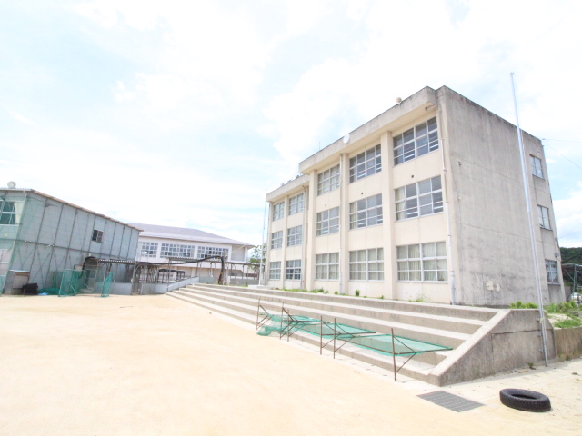 中学校　行橋市立仲津中学校（中学校）まで311m