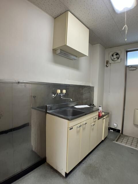 キッチン　写真は別の部屋のものです。