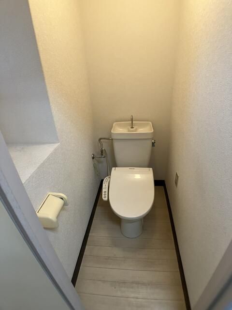 トイレ　写真は別の部屋のものです。