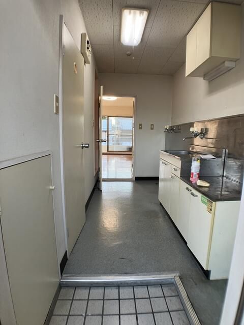 玄関　写真は別の部屋のものです。