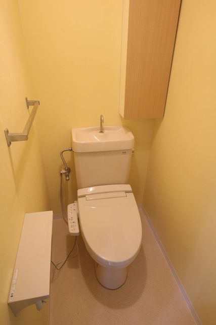 トイレ　温水洗浄便座