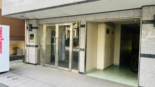 エントランス　清潔なエントランスです