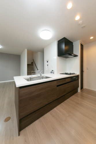 キッチン　料理をしながら、洗い物をしながら、会話が弾む対面キッチン。…