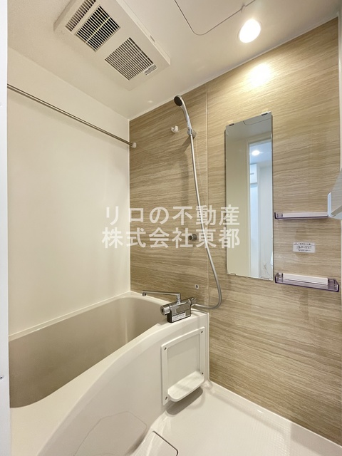 バス・シャワールーム　雨の日のお洗濯だけでなく、カビ予防にも大活躍の浴室乾燥機付♪