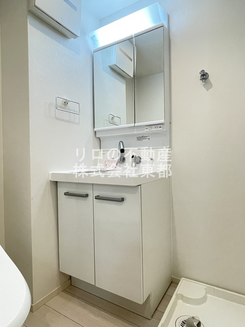 洗面設備　ヘアセット・メイクにも便利な洗面化粧台タイプ♪