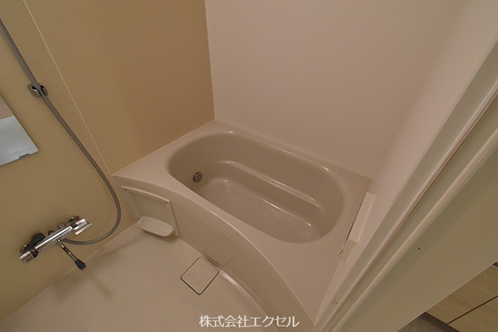 バス・シャワールーム　追い焚き、浴室乾燥機付き。