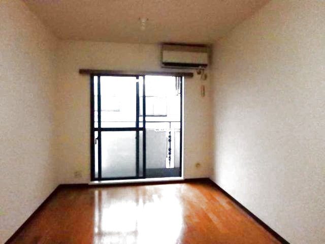 居室・リビング　室内