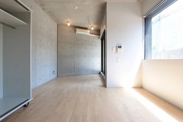 居室・リビング　明るく広々とした０１号室タイプ