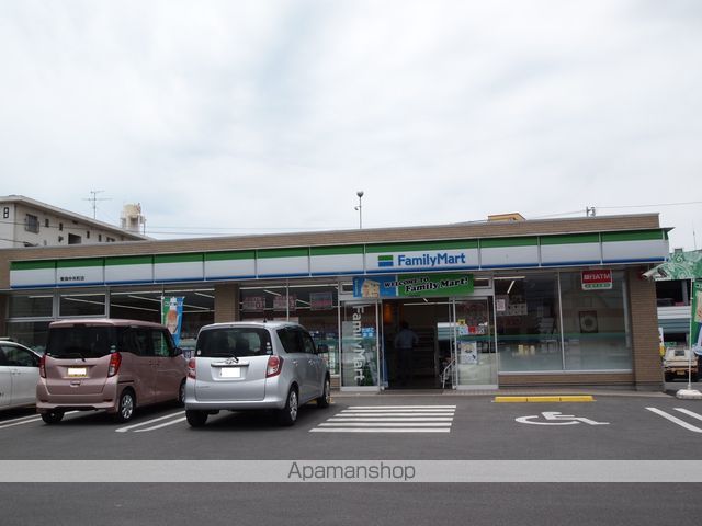 コンビニ　ファミリーマート東海中央町店（コンビニ）まで580m