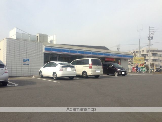 コンビニ　ローソン大田小学校前（コンビニ）まで650m