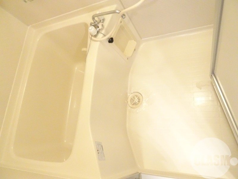 バス・シャワールーム　キレイにリフォームされています♪