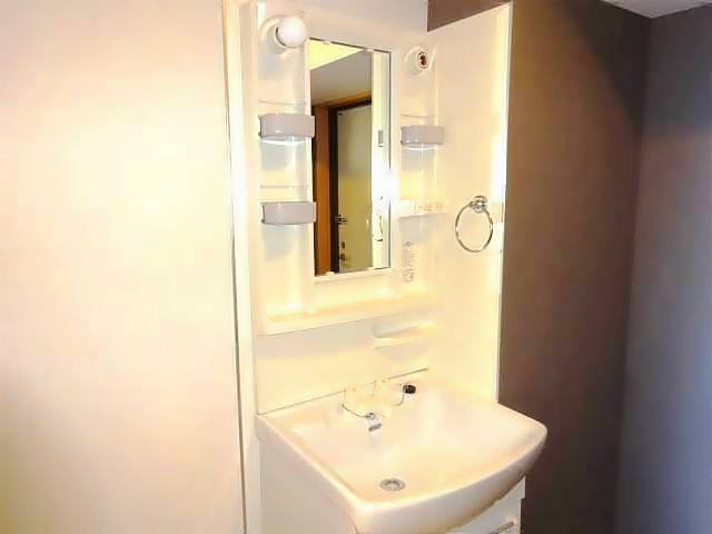 洗面設備　忙しい朝に大活躍の独立型の洗面台です