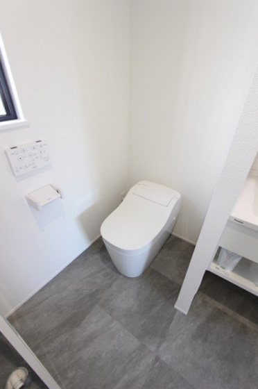 トイレ　※別部屋の写真です