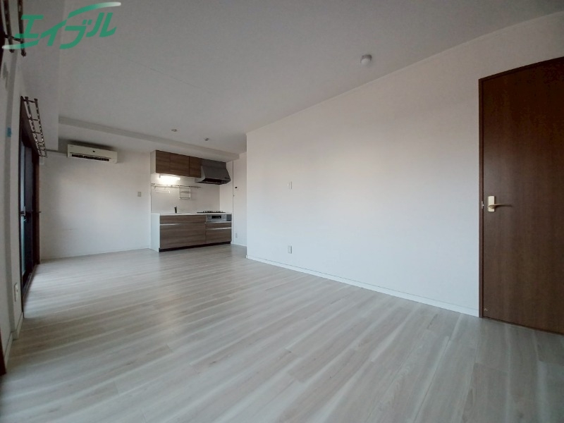 居室・リビング　同型タイプ反転