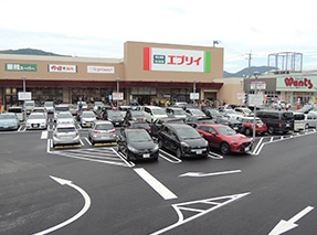 ショッピングセンター　エブリイ楠木モール（ショッピングセンター）まで585m
