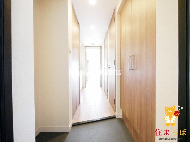 玄関　「気になったら、LINEで気軽に相談できますよ。」