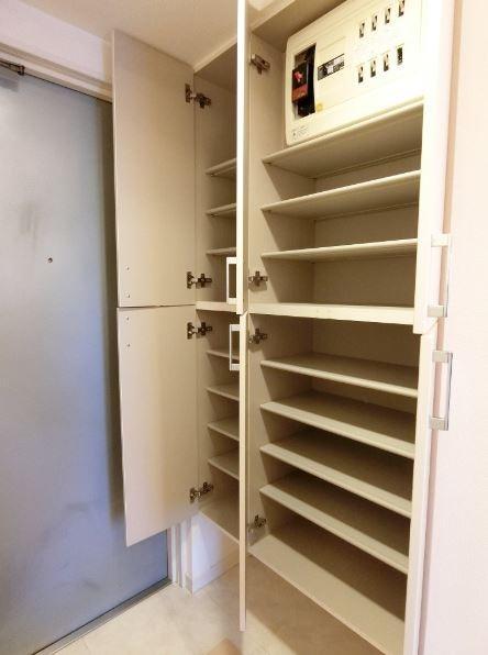 収納　シューズボックス