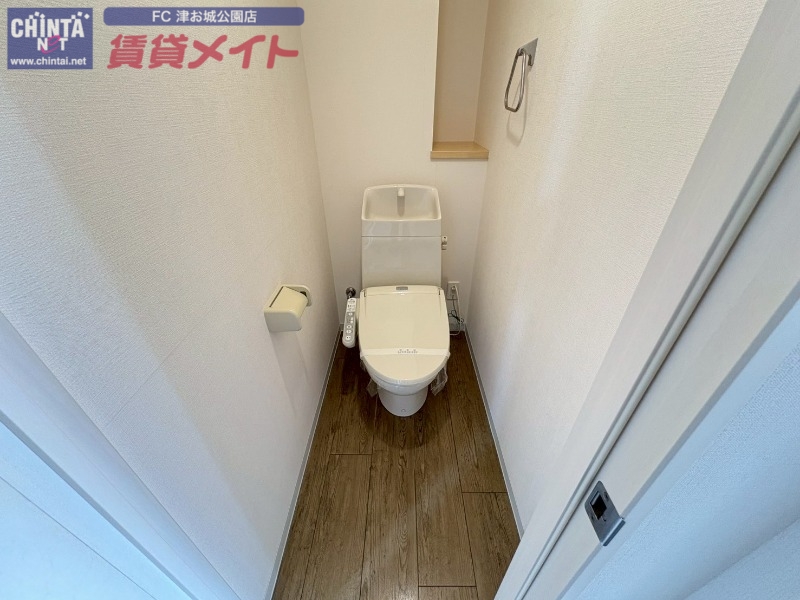 トイレ　別部屋参考写真です。