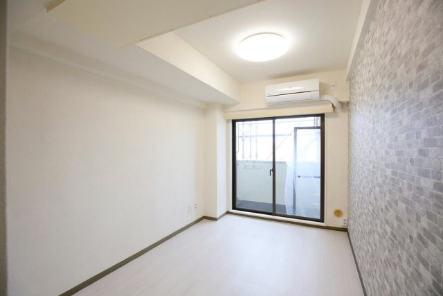 居室・リビング　コンパクトで使いやすい洋室です