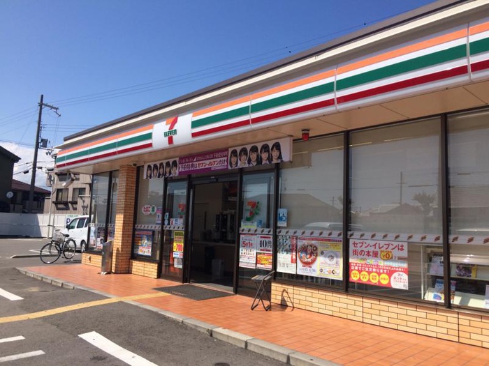 コンビニ　セブン（コンビニ）まで160m