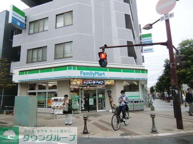 コンビニ　ファミリーマートわらび西口店（コンビニ）まで670m