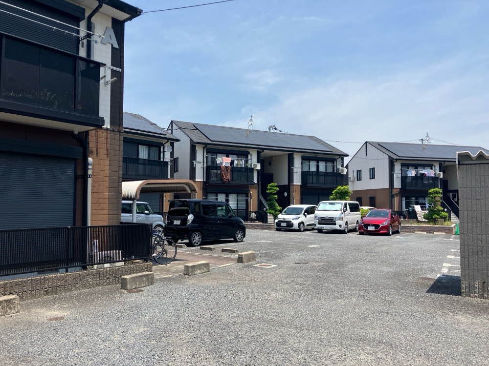 駐車場　敷地内でゆったり転回できる駐車場です♪