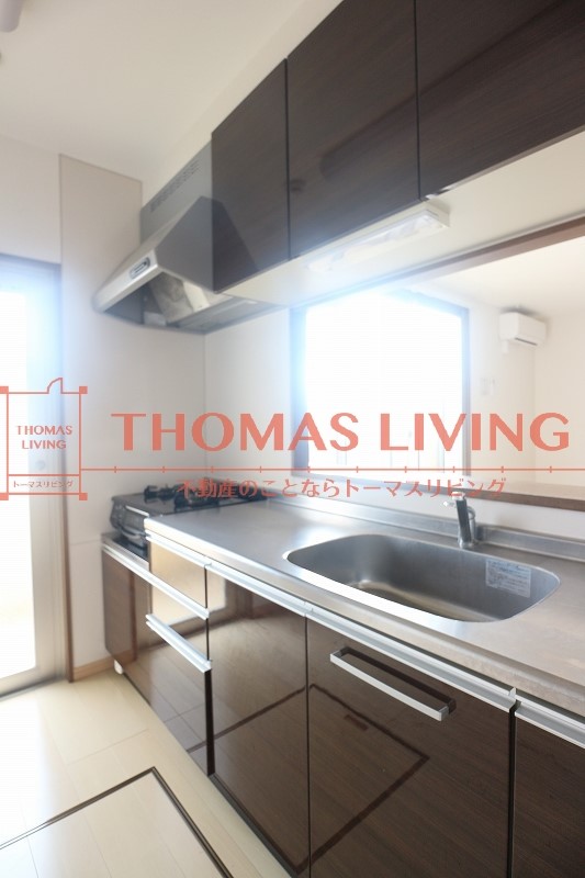 キッチン　カウンターキッチンからはお子さんやテレビを見ながらお料理がで