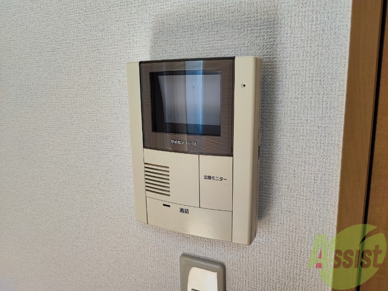 セキュリティ　モニター付きインターホンです。来客時も安心ですね。