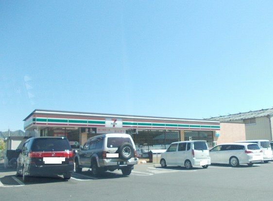 コンビニ　セブンイレブン（コンビニ）まで650m