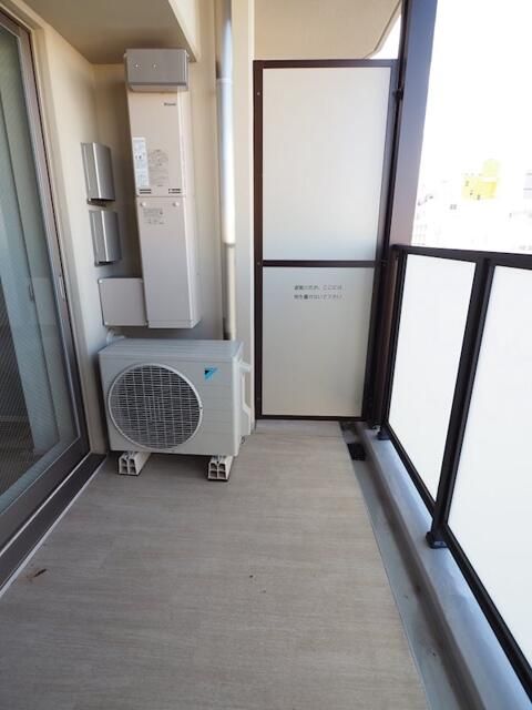 バルコニー　暖かな日差しのふりそそぐバルコニー