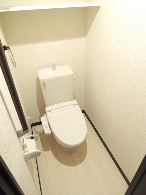 トイレ　温水洗浄便座