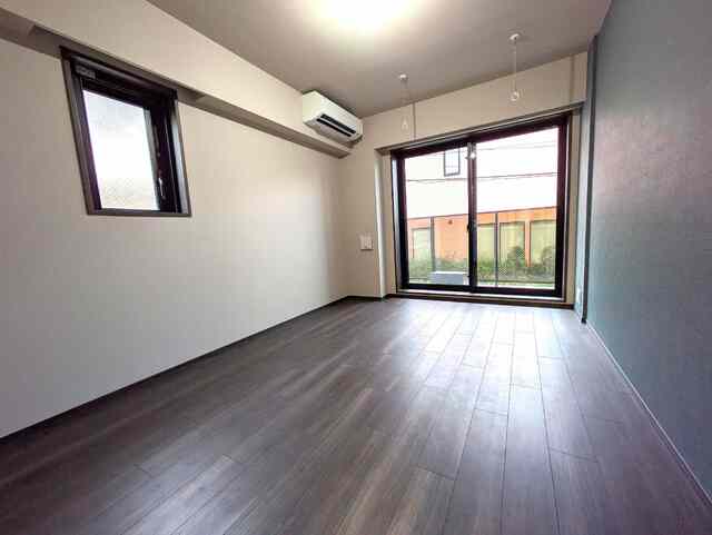 居室・リビング　◆エアコン付き・２面採光の洋室７帖◆