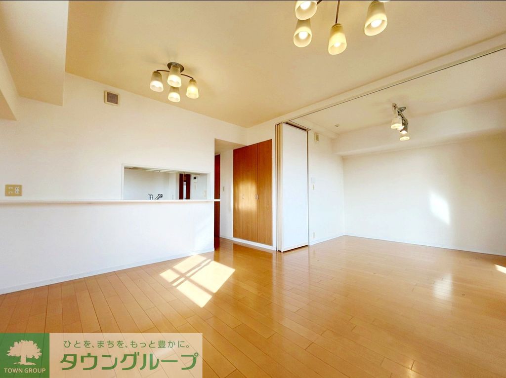 居室・リビング　約10.8帖のリビングダイニング