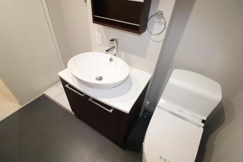 洗面設備　お手入れしやすい独立洗面台