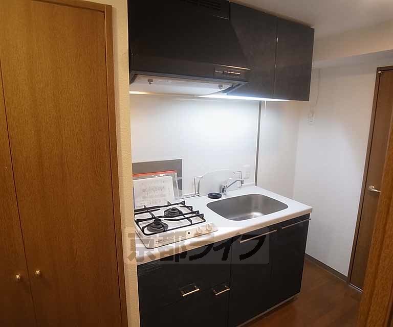 キッチン　２口ガスコンロ付で使い勝手の良いキッチンです。