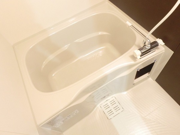 バス・シャワールーム　浴室乾燥機付きバス！