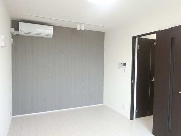 居室・リビング　オシャレなアクセントクロス！