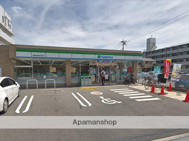 コンビニ　ファミリーマート（コンビニ）まで888m