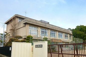 小学校　勝原小学校（小学校）まで650m