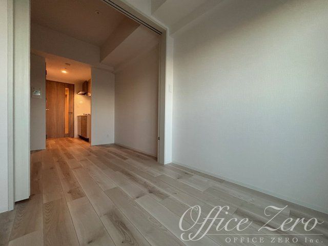 その他設備　１DKの奇数階内装写真、偶数階は（ホワイト系内装）となります