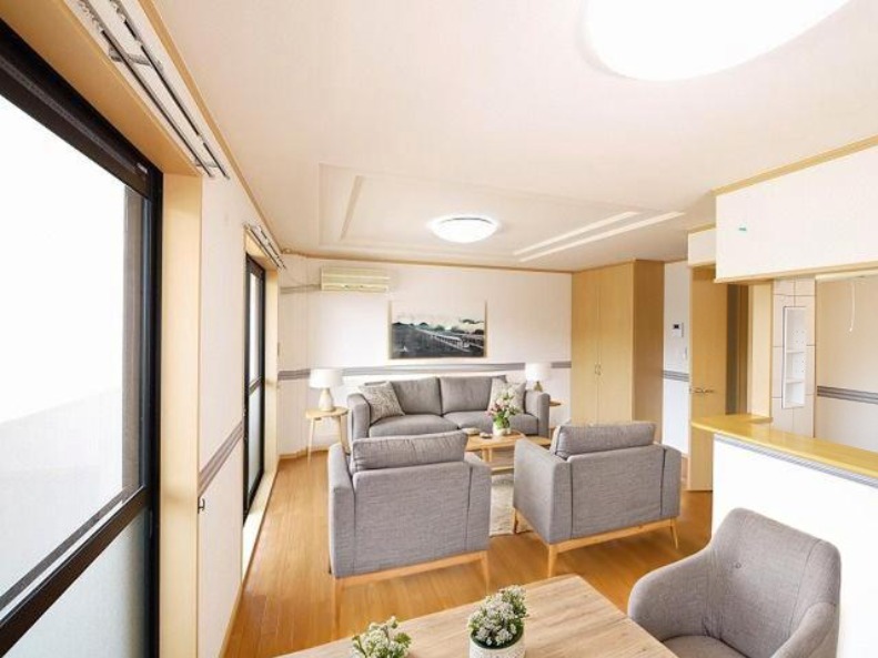 居室・リビング　CGで家具等を配置したもので家具等は含まれません