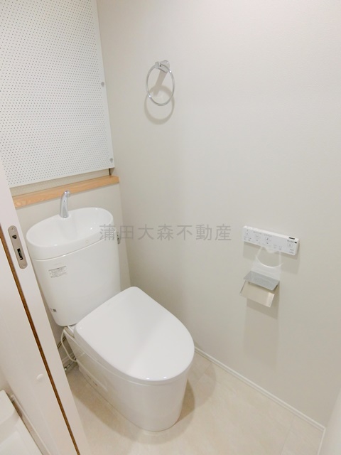 トイレ　温水洗浄便座付きのトイレ